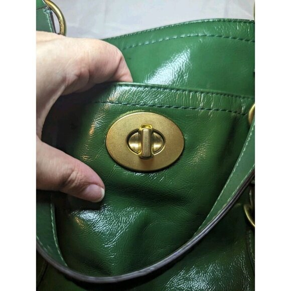 Coach Emerald Green Patent Leather Crossbody Shoulder Bag Pockets And Wallet Set - Picture 3 of 16